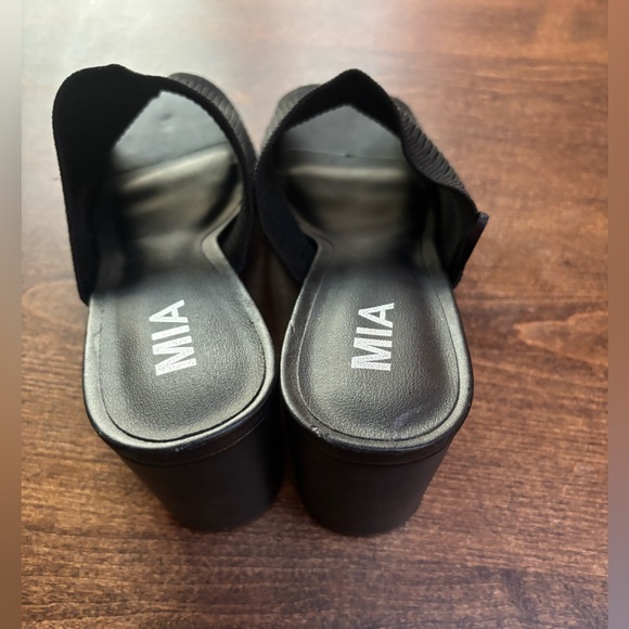 MIA Black Ribbed Mules - Picture 3 of 3